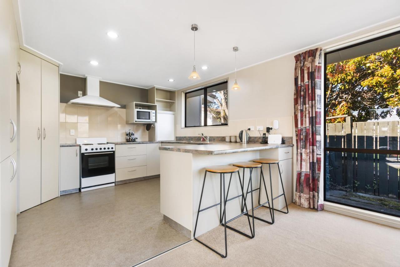 Get The Family Together Under One Roof Cromwell Exterior photo